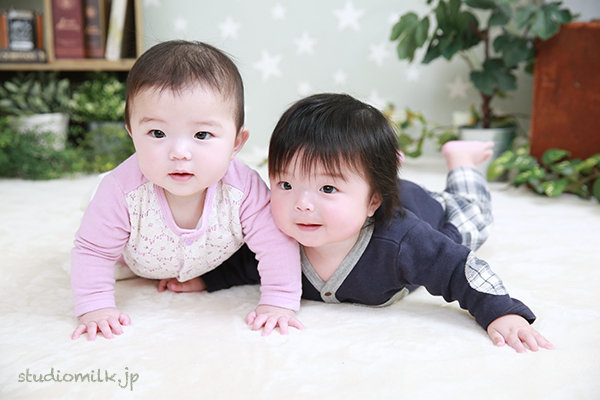 ハーフバースデー記念に！かわいい双子ちゃん撮影♪