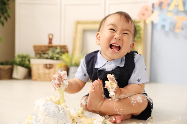 スマッシュケーキフォト！ケーキと一緒にお誕生日記念写真を撮影したい方へ。